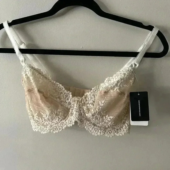 NWT Wacoal Embrace Lace Underwire bra 32D - Picture 2 of 5